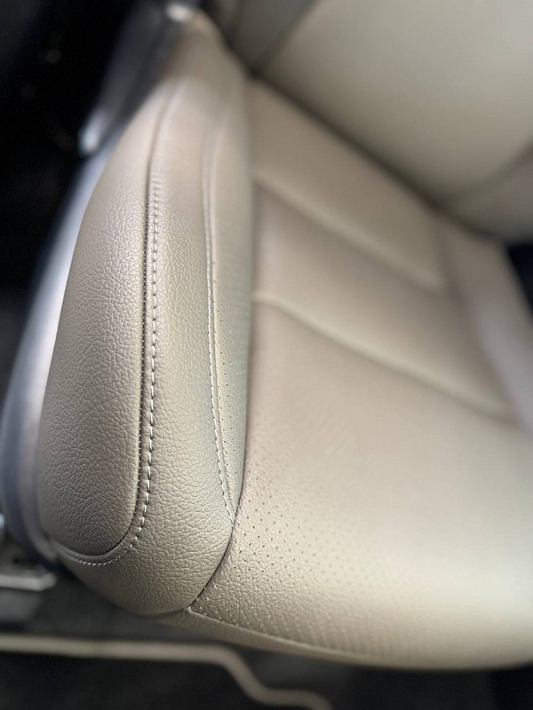 Перетяжка салона Toyota RAV4 кожей